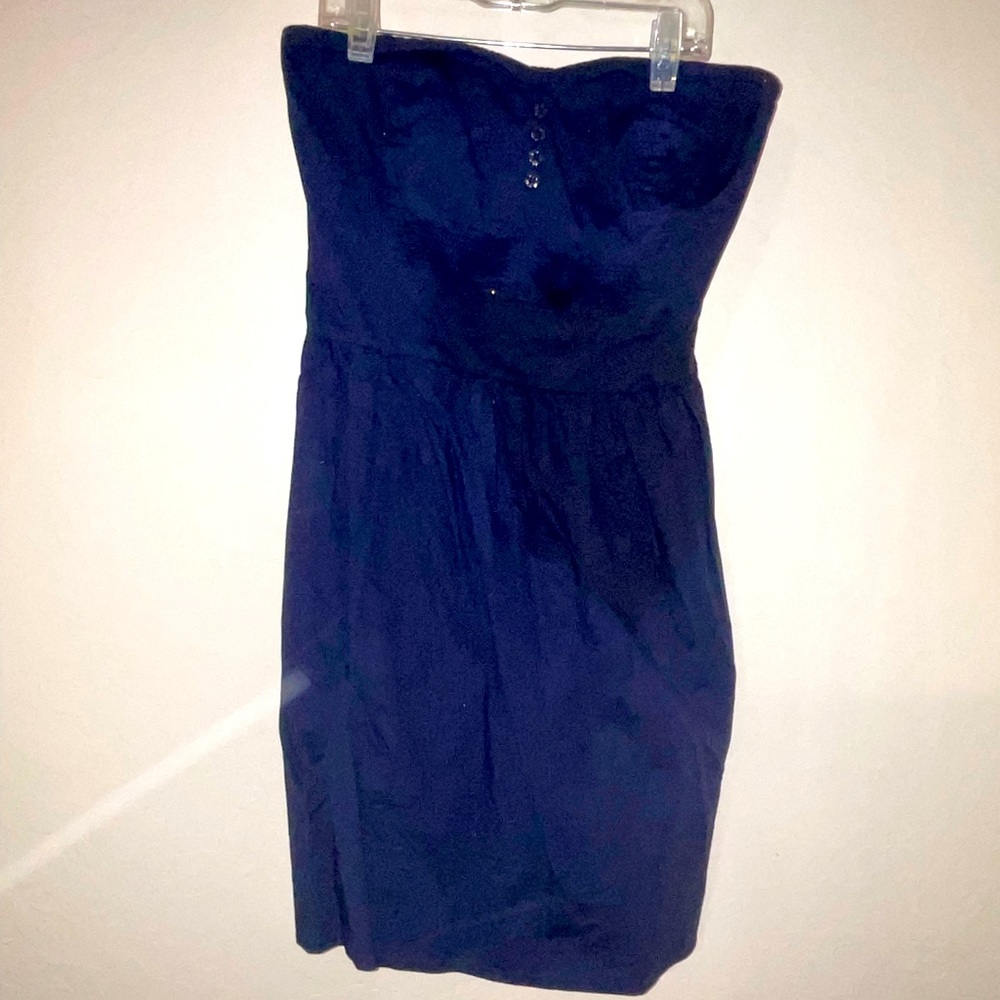 Short navy strapless dress.